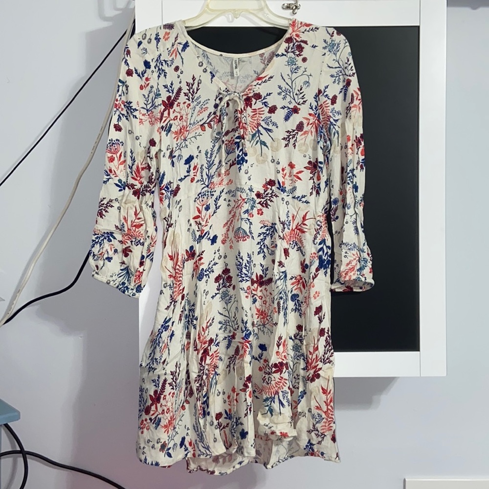 Flower Mid Sleeve Dress .